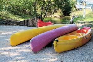 Canoes on the banks of the Sorgue - Fontaine de Vaucluse