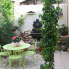 View towards the fountain in the courtyard at Maison des Pelerins - Sablet - Provence