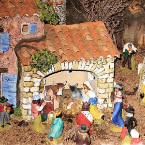 Christmas in Provence - Santons at the Exposition - Seguret