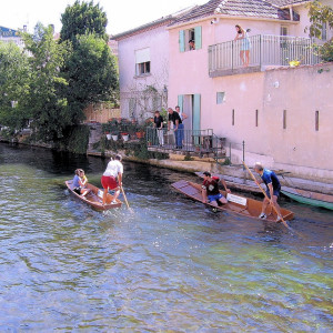 Boating on the River Sorgue is a popular activity