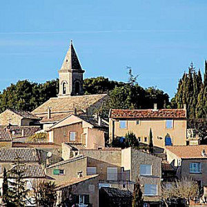 Provence-Roaix-village-view