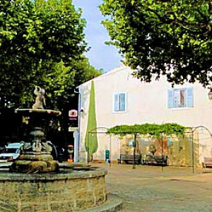 Provence - Sainte Cecile les Vignes - village scenes