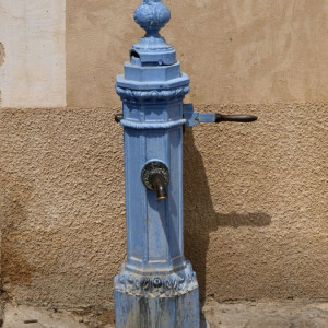 Provence - Sault - old blue fountain