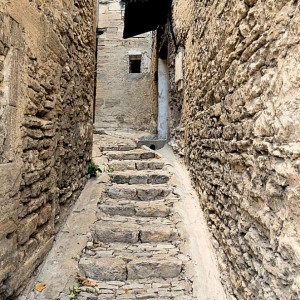 A narrow street, typical of medieval towns, in Gordes, Southern France