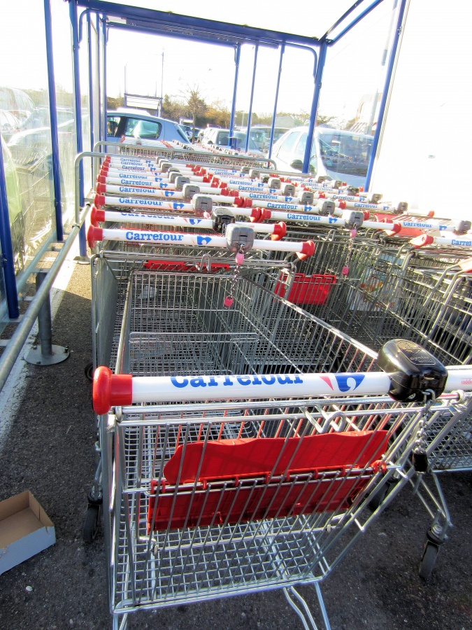 Provence - Supermarkets - Cart storage - locked together