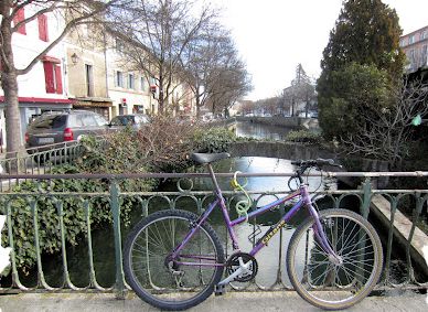 Provence - Cycling - Bikes are ubiquitous in Provence