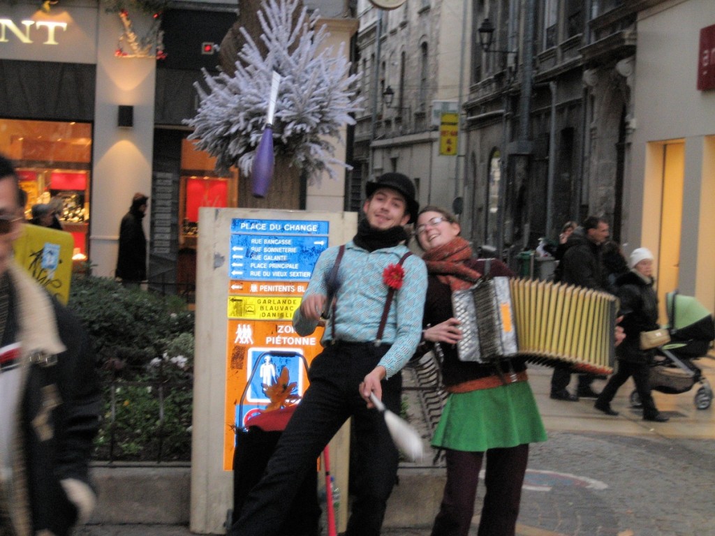  Christmas Markets of Provence - Avignon - Street Performers add to the festive ambiance