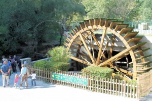 Water wheel at the entrance to the Old Paper Mill - Fontaine de Vaucluse